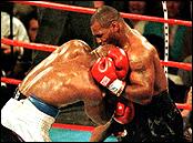 Tyson muerde a Holyfield.jpg