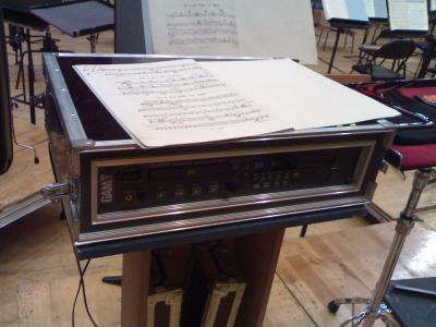 Reproductor y su partitura.jpg
