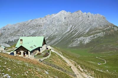 20051102121430hotel Aliva.jpg