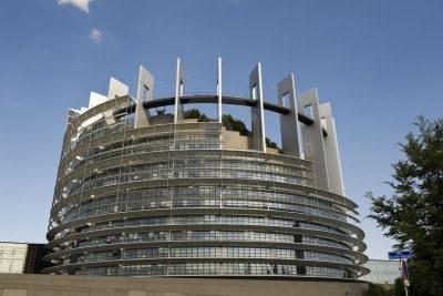 4938553-el-edificio-del-parlamento-europeo-en-estrasburgo-francia.jpg