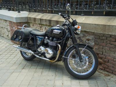 Triumph-bonneville-Web.jpg