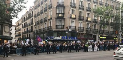 Centenares-manifestantes-sede-PP_EDIIMA20170425_0737_19.jpg