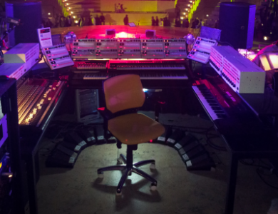Vangelis_setup_live_in_Katar_2.png