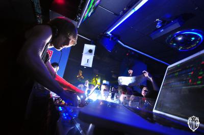 cajas blancas de richie.jpg