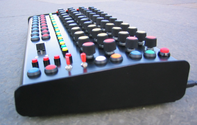 Controlador MIDI customizado.