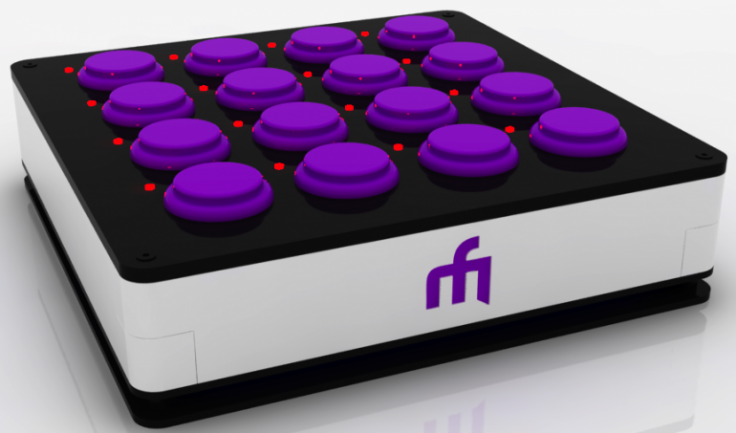 Midi Fighter de la primera generación.