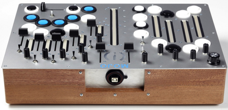 Controlador Mojo, diseñado por Moldover.