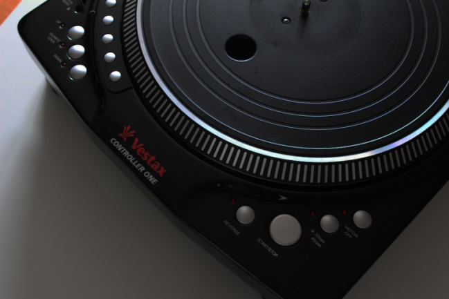 Controller One, vista superior