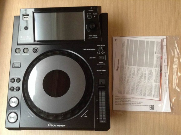 Pioneer XDJ-1000 Unboxing IV