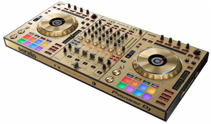 Pioneer DDJ-SZ-N Vista en ángulo