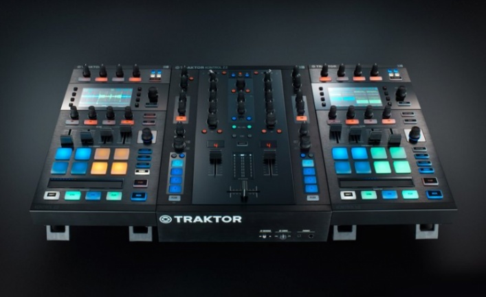 Traktor Kontrol D2 con mixer Kontrol Z2