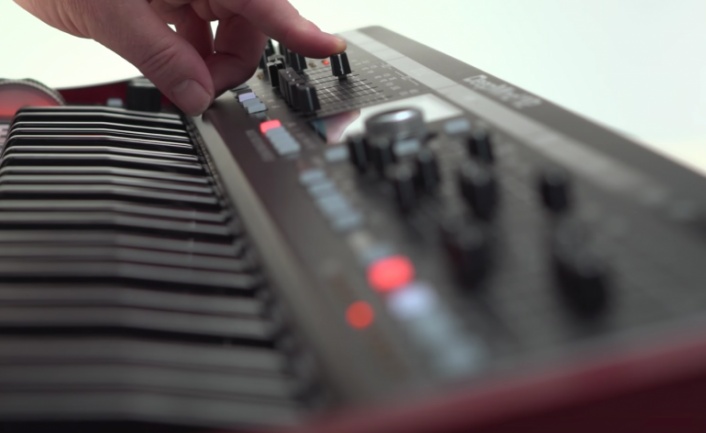 Behringer DeepMind12