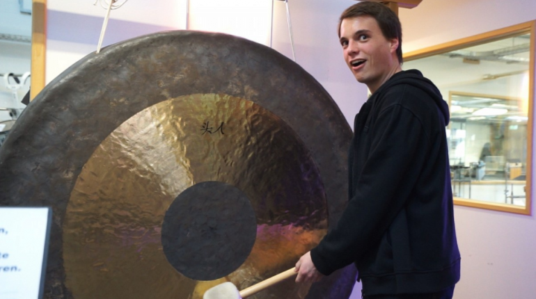 “White White Lies” de LAMA fue la canción oficial de Navidad de Thomann el pasado 2015