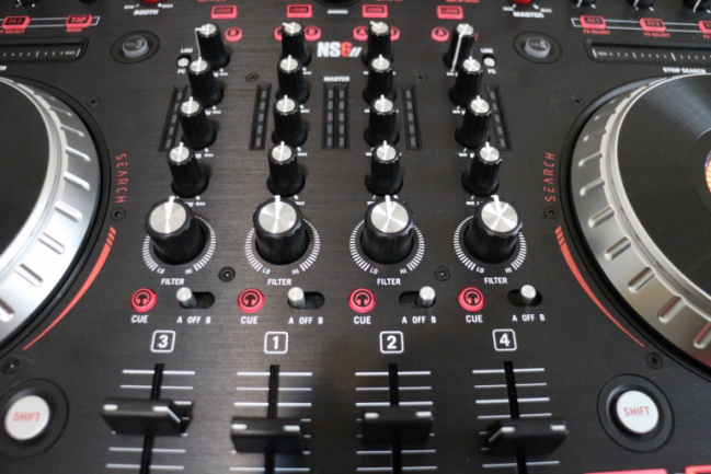Numark NS6II Controles mixer frontal