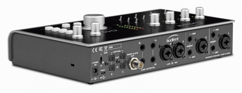 Audient iD44 trasera