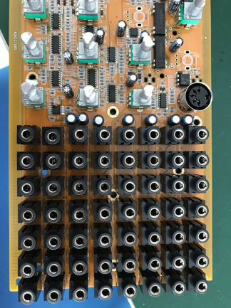 Placas de circuito en un teaser de Behringer