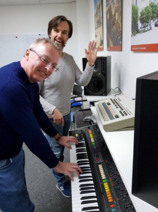 Un Jupiter 8 en la sede de Behringer