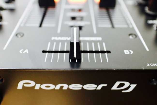 DJM-450 Crossfader 2