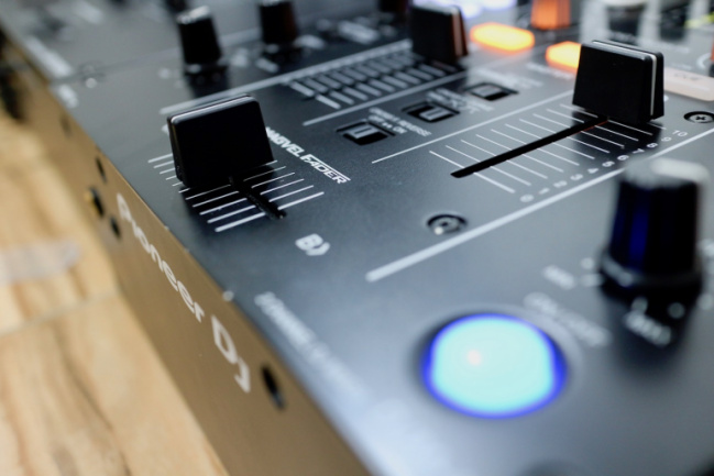 DJM-450 Crossfader
