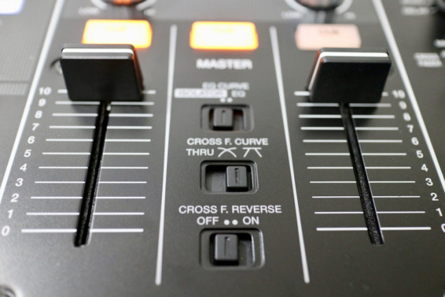 DJM-450 Faders