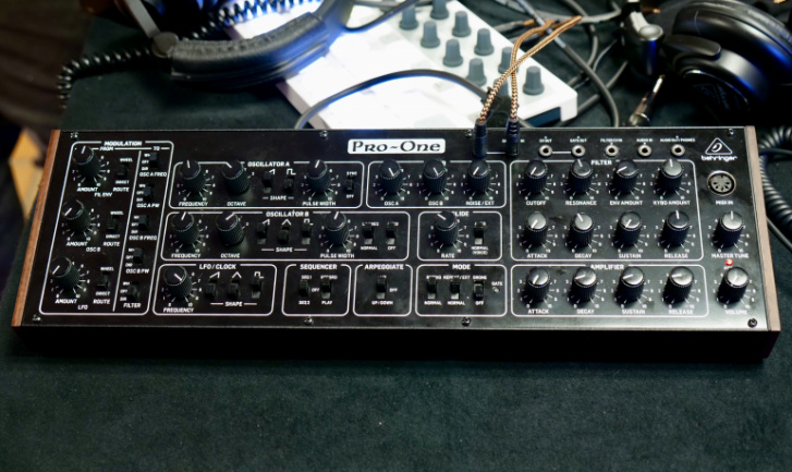 Behringer Pro-One