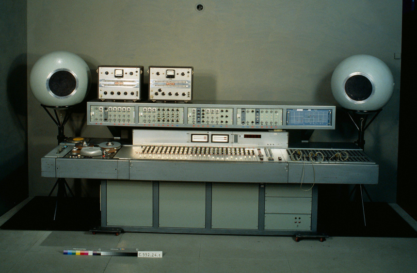 Mesa de mezclas 116 c del Groupe de Recherche Musicale (GRM)