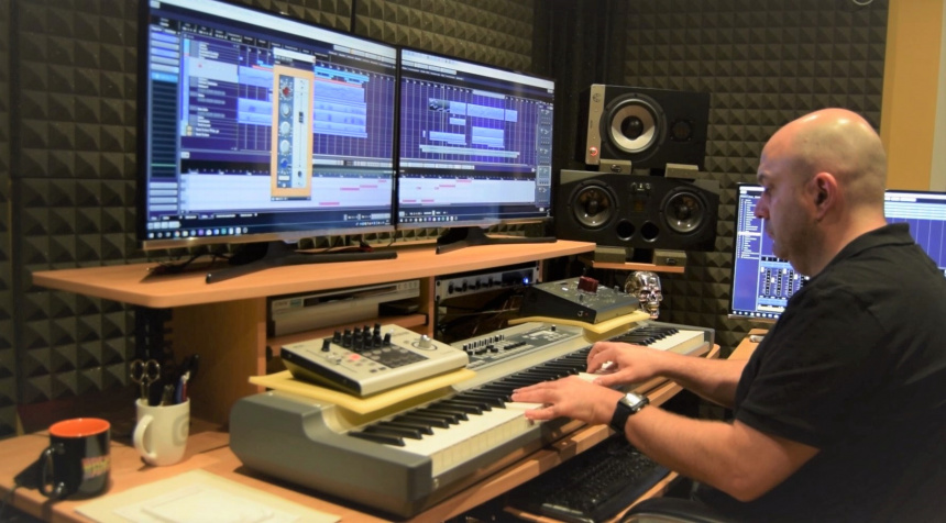 Javier Quilis en su home studio