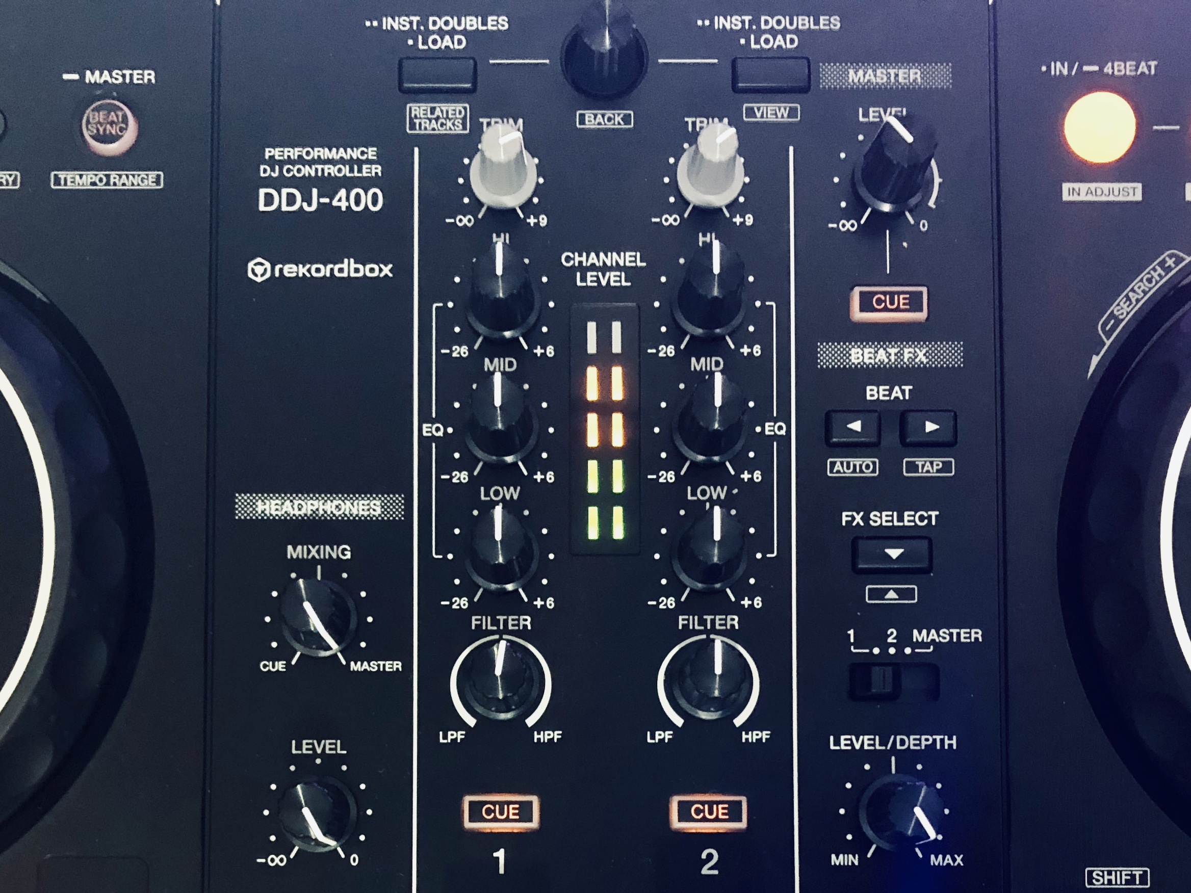 CONTROLADOR PIONEER DJ ''DDJ 400'' Nuestra Reseña: Es un controlador  diseñado para utilizar con su Soft de Dj Recordbox (Software y…