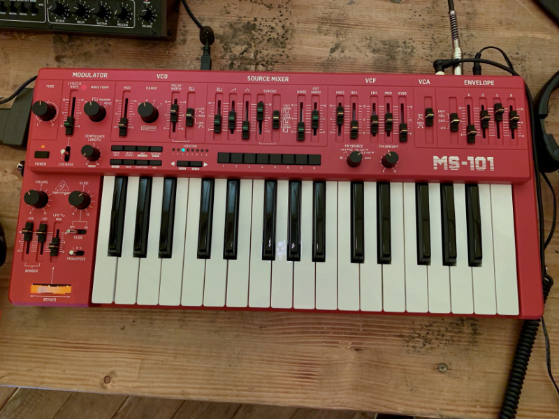 Behringer MS-101