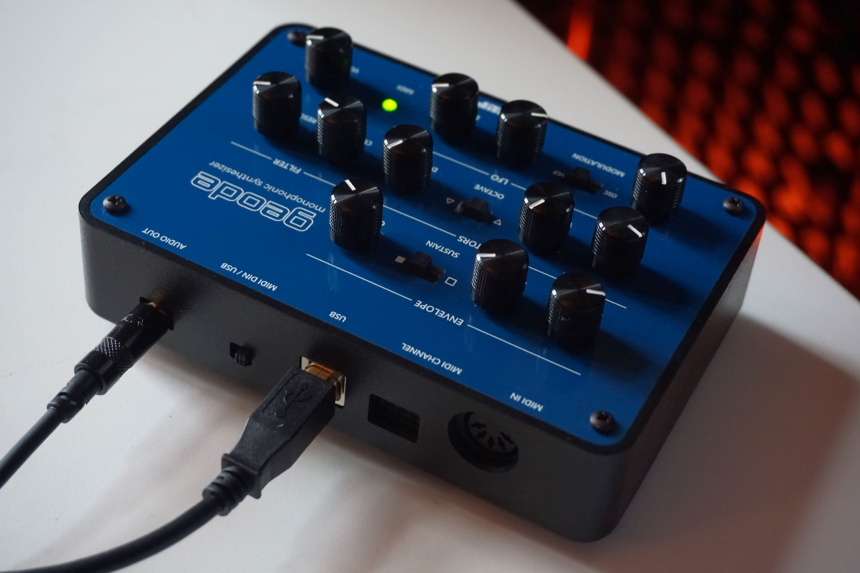 MeeBlip geode trasera