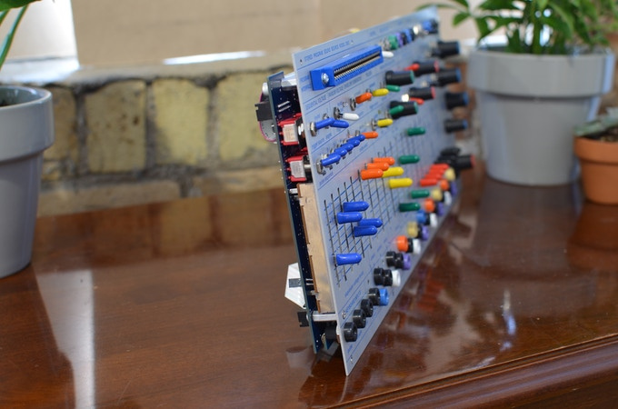 Módulo Buchla Easel 208c