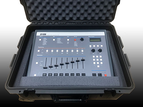 SP-1200 'recauchutada' por Rossum Electro-Music