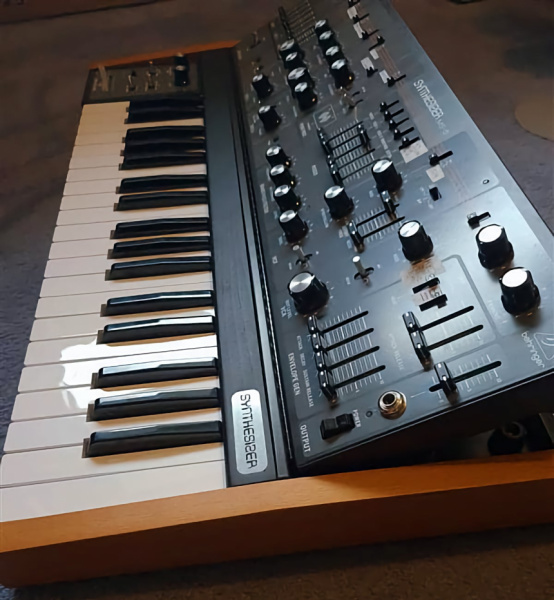 Behringer MS-5