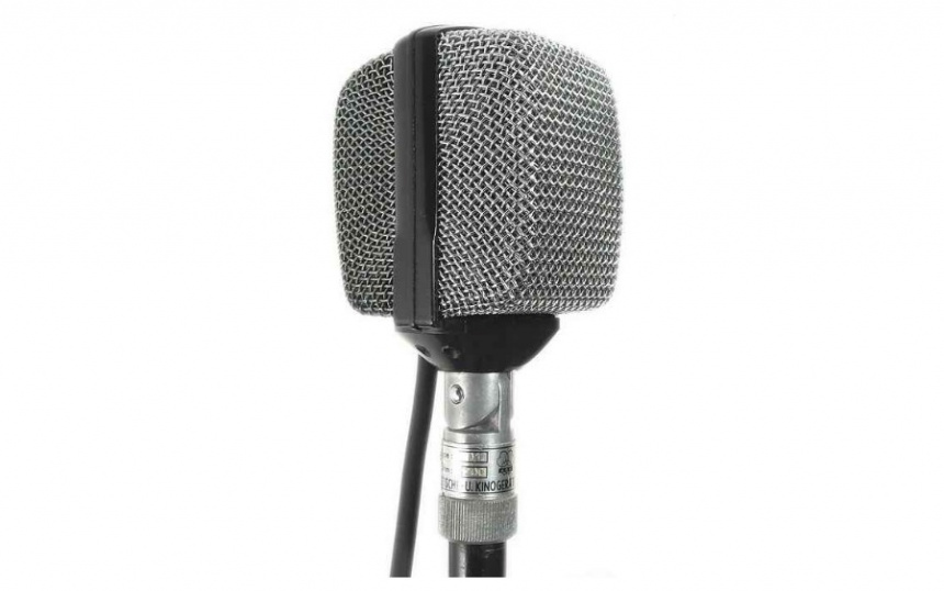 AKG D12