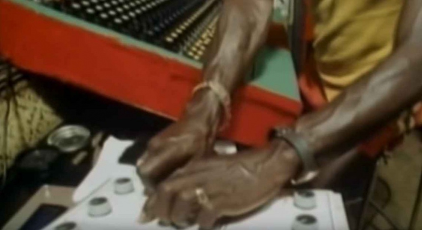 Lee Perry con su phaser