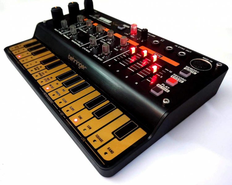 Behringer Saturn