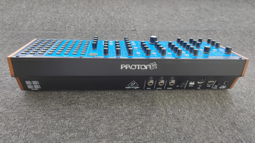 Behringer Proton, Un Nuevo Semimodular En La Estela De Neutron | Hispasonic