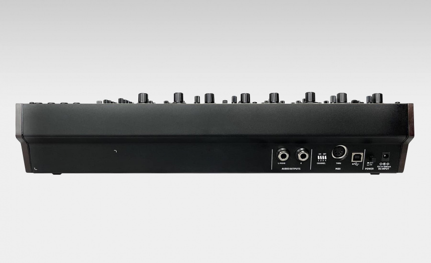 Behringer XM-2, clon de Oberheim SEM 2-voice