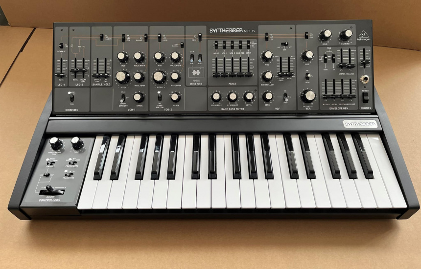 Behringer MS-5, clon del Roland SH-5