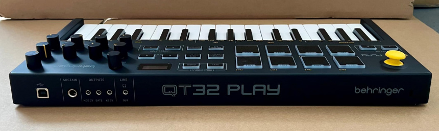 Behringer QT32 Play