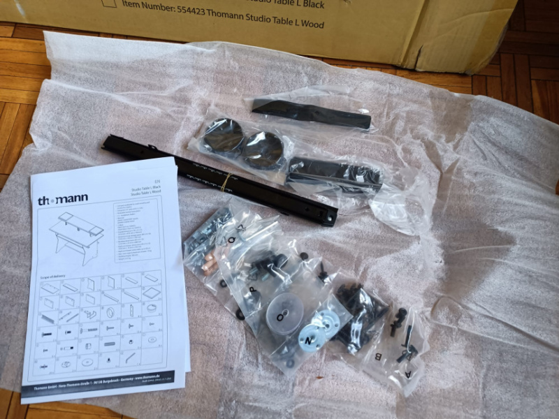 Review Thomann Studio Table L Black