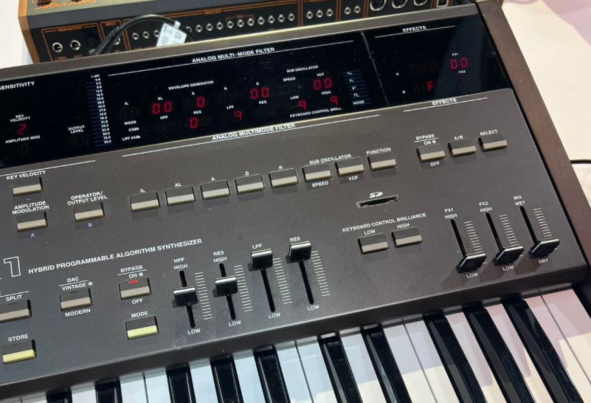 Behringer BX1