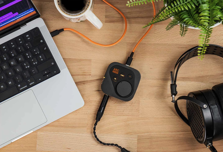 IK Multimedia ARC ON EAR