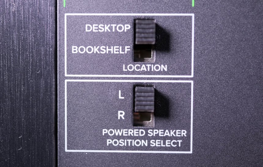 Mackie CR5 BT: Controles desktop/bookshelf y L/R