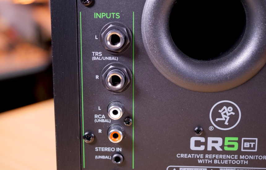 Mackie CR-5 BT - Conexiones