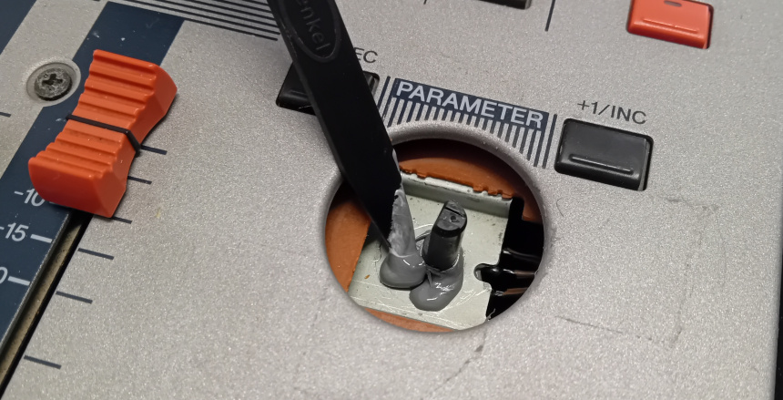 Aplicando la pasta, también por el frontal