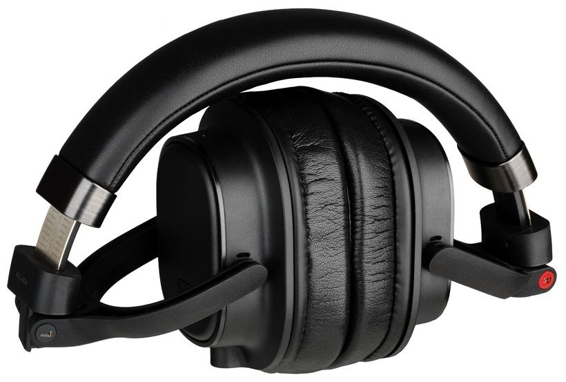 Auriculares KLS 150 plegados sobre la diadema sobre fondo blanco