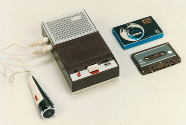 Del Walkman a los AirPods, 40 años de música portátil