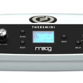 Dorit Chrysler acaricia el nuevo Moog Theremini