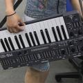 Behringer muestra una réplica del SH-101 el mismo día en que Roland presenta la suya
